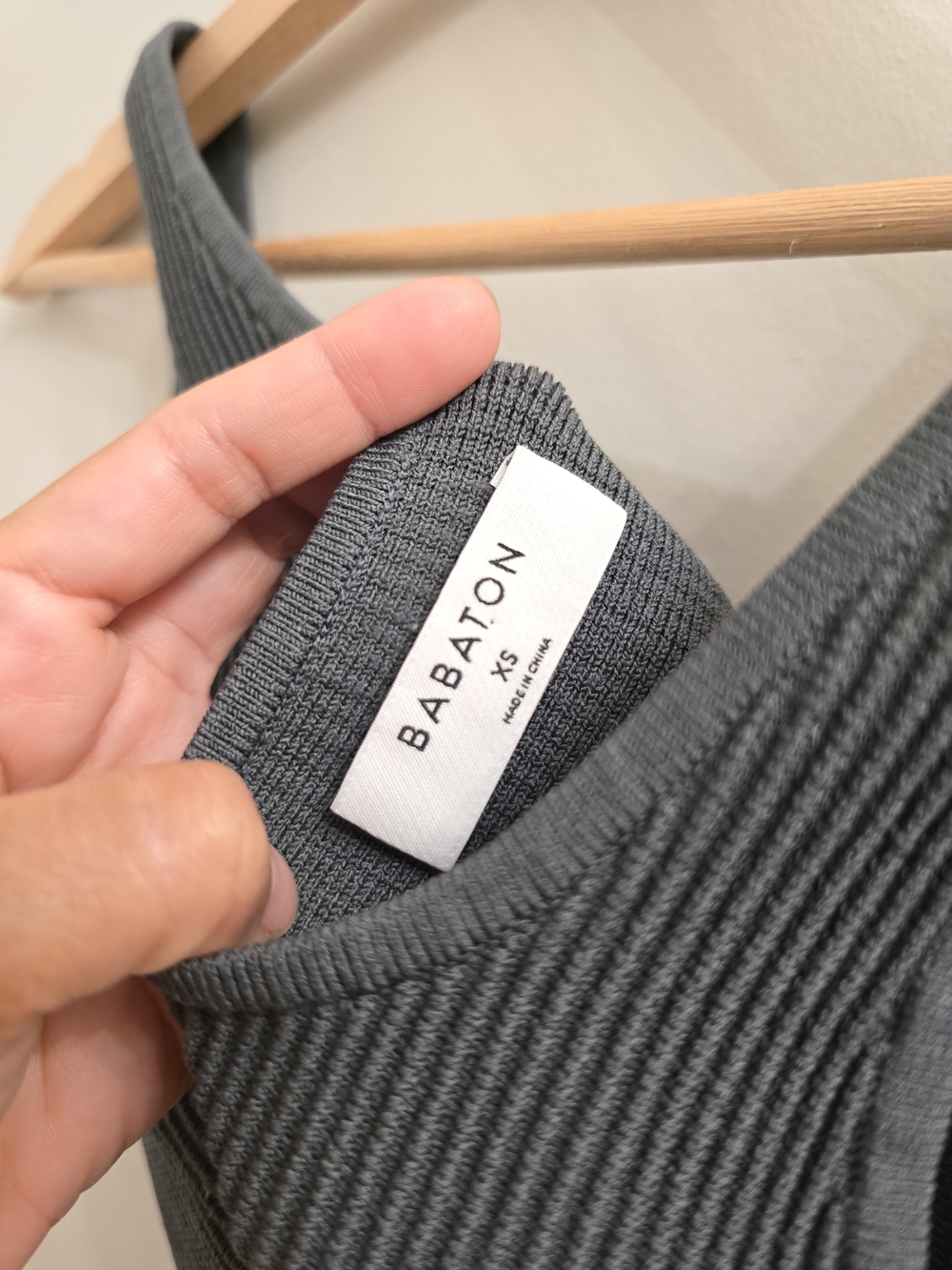 Babaton Ribbed Square-Neck Crop Tank - Picture 4 of 4